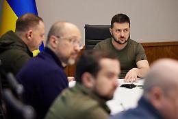 Massacro di Bucha, Zelensky: «Strage atroce ma negoziati continuano»
