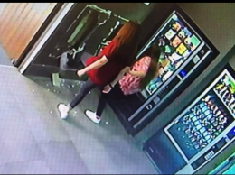 Choc a Nola, ragazzine devastano un negozio