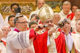 Si rinnova il miracolo di San Gennaro, Sepe: «Sangue innocente grida vendetta davanti a Dio»