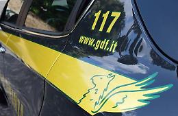 Soldi per evitare controlli fiscali, preso finanziere