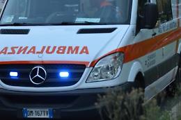 Roma, si ribalta Smart con 4 giovani a bordo: 3 feriti gravi