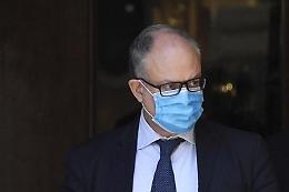 Gualtieri: «Ritardi nei prestiti? Cambiate banca»