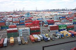 Rifiuti, sequestrati nel porto di Napoli container diretti a Togo