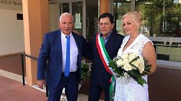 Dalla fuga dalla guerra all'amore sbocciato a Salerno, Svetlana e Giovanni sposi