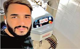 Sangue a Secondigliano, gambizzato il re dei panini