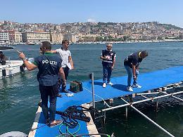 Pontile abusivo a Mergellina, due denunciati