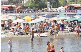 Mare negato e caos, l’ira dei turisti 