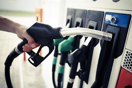 Carburanti, prezzi in calo sulla rete