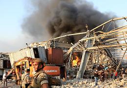 Forte esplosione a Beirut: «Decine di feriti»