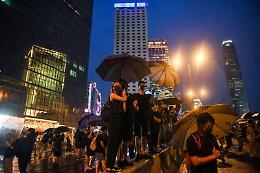 Hong Kong ritira la legge sulle estradizioni in Cina, ma la protesta prosegue