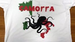 Sequestrate a Napoli 50 t-shirt che inneggiano alla camorra, in vendita su bancarella abusiva