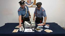 Pistola, proiettili e droga nel computer: coniugi presi a Castellammare