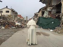 Il Papa a sorpresa tra i terremotati di Amatrice