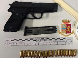 Pistola carica in auto, preso reggente del clan Formicola