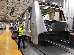 De Magistris da San Sebastian presenta i nuovi treni della metro
