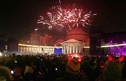 Napoli in piazza per brindare al 2025