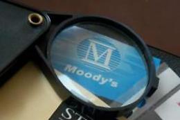 Banche, Moody's alza outlook Italia a stabile