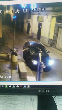 Mugnano, distruggono cestino dei rifiuti con i botti