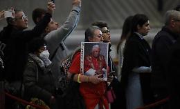 Benedetto XVI, il rogito nella bara: «Lottò contro crimini del clero sui minori»