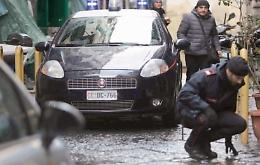 Venti di faida a Barra: auto distrutta dai proiettili nel rione Bisignano 