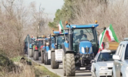Protesta dei trattori nel Casertano: tre chilometri di coda sulla A1