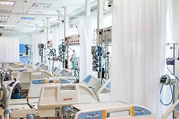 Napoli Covid Hospital, indagine su tre prefabbricati per le terapie intensive 