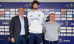 Gevi Napoli, presentato ufficialmente Totè. Domani l'esordio a Bologna con la Virtus