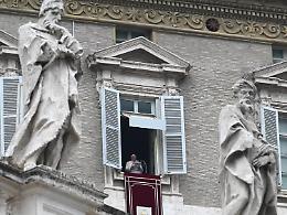 Migranti, appello del Papa: fermare i trafficanti