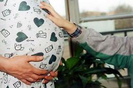 Bimbo nato con l'utero in affitto, assolta coppia di napoletani