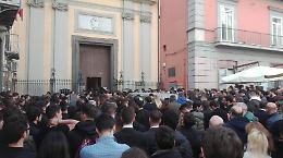 Chiesa gremita per l'addio a Nico, lacrime e rabbia ai funerali