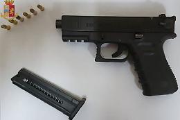 Arma clandestina, arrestato 26enne a Secondigliano