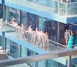 Modelle nude a Dubai: video diventa virale ma scattano gli arresti 