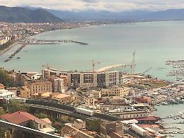 Fuggi fuggi a vista agenti, multati 3 giovani a Salerno 