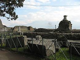 Scavi di Pompei, cede un tombino