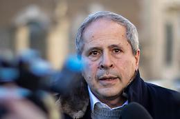 Mascherine e covid, Crisanti: «Solo ai fragili, per gli altri meglio non proteggersi»