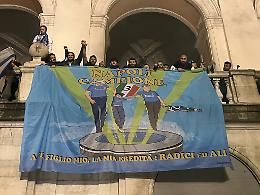 Festa scudetto, lo striscione al Real Albergo dei poveri