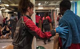 Domani a Napoli lo sbarco degli 87 migranti soccorsi nel Mediterraneo