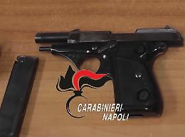 Armi e documenti falsi: arrestati madre e figlio incensurati 