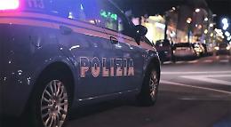 Minaccia automobilista al semaforo e aggredisce i poliziotti: arrestato