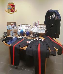 Armi e false uniformi dei carabinieri in un borsone, due arresti VIDEO