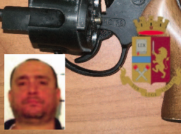 Armato di notte in centro, bloccato il figlio del boss Mariano