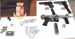 In casa droga, due pistole e una carabina: arrestato
