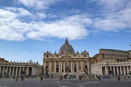 Papa Francesco operato, «condizioni buone, degenza 7 giorni»