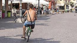 A Sorrento vietato camminare in costume o a torso nudo