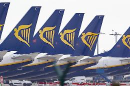 Aut aut dell'Enac a Ryanair: «Violate norme anti Covid, se criticità continuano stop ai voli»