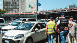 Nuove regole a Beverello e Stazione, è “luna di miele” fra taxi e Comune