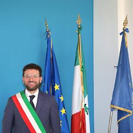 Il sindaco di Acerra positivo, Comune chiuso e classi in quarantena