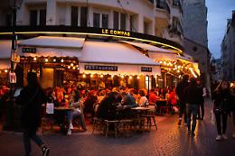 Parigi, mini lockdown per 15 giorni