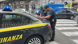 Parcheggiatori, tassisti e guide abusive: 18 denunciati