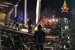 Alessandria, esplode cascina: morti tre vigili del fuoco
